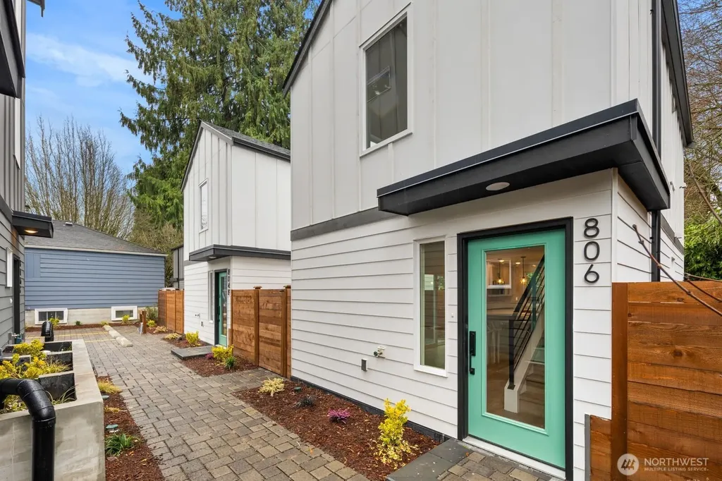 806 S Rose Street Seattle WA 98108