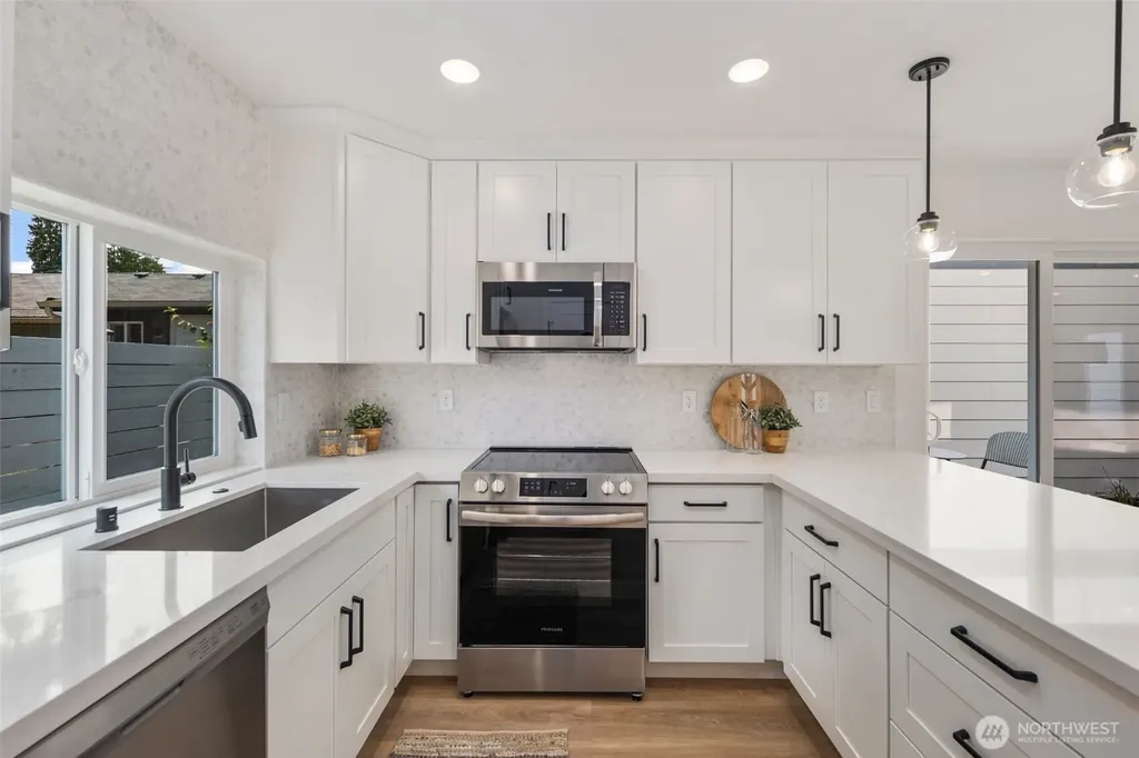 806 S Rose Street Seattle WA 98108