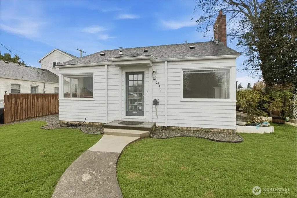 10041 15th Avenue SW Seattle WA 98146