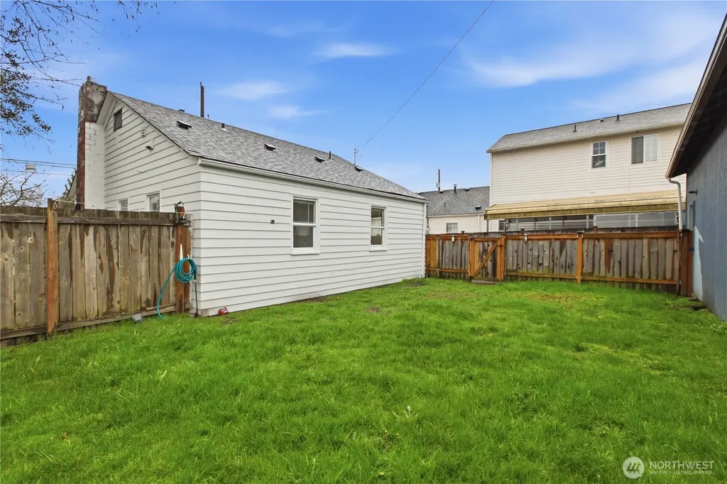 10041 15th Avenue SW Seattle WA 98146