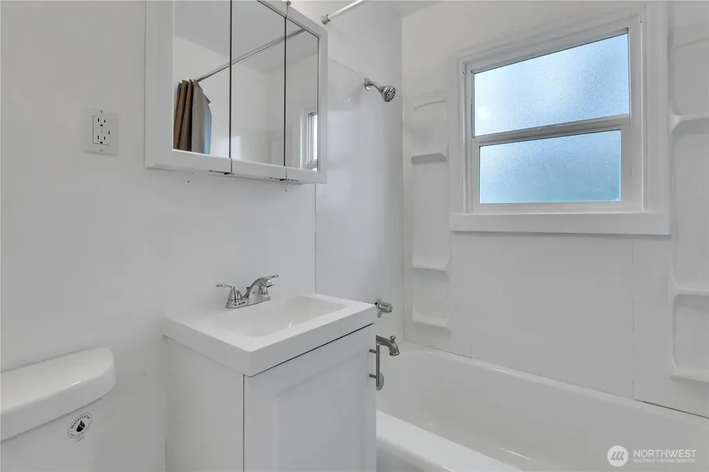 10041 15th Avenue SW Seattle WA 98146