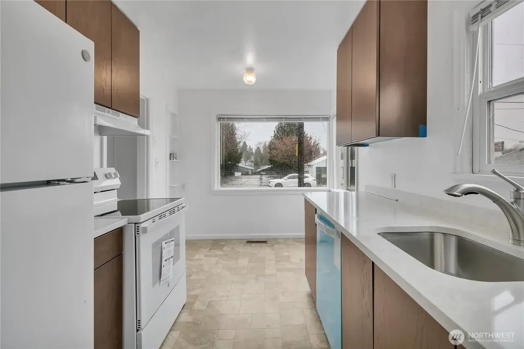 10041 15th Avenue SW Seattle WA 98146