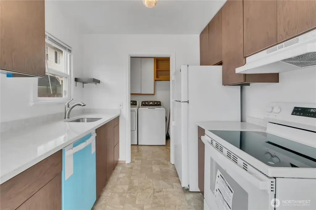 10041 15th Avenue SW Seattle WA 98146