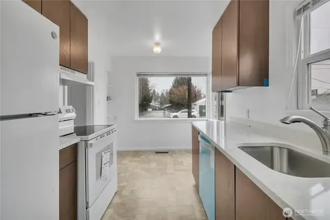 10041 15th Avenue SW Seattle WA 98146
