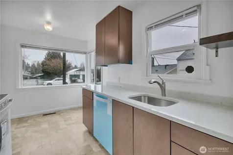 10041 15th Avenue SW Seattle WA 98146