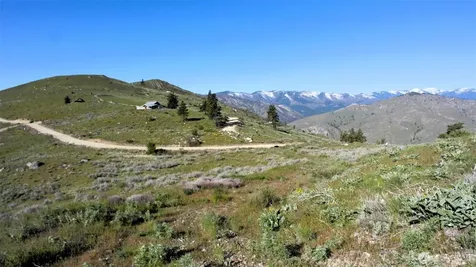 31 Cowboy Road Methow WA 98834