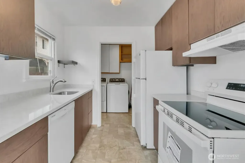 10041 15th Avenue SW Seattle WA 98146