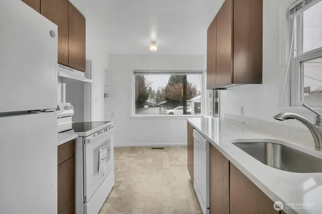 10041 15th Avenue SW Seattle WA 98146