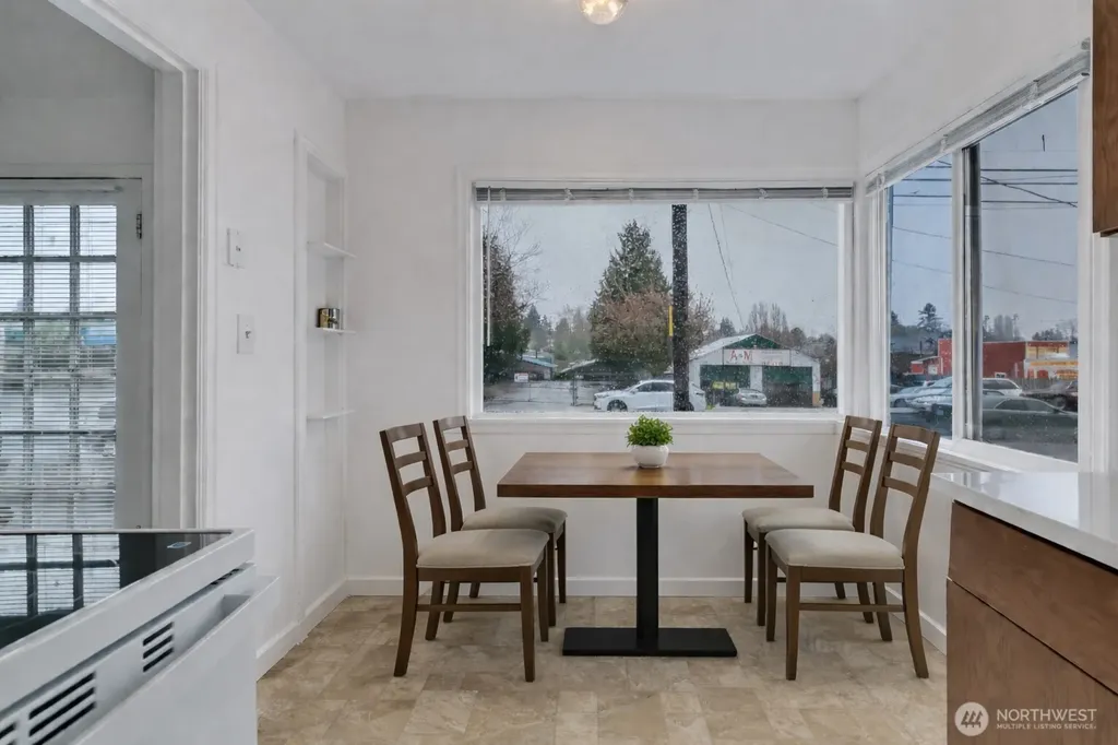 10041 15th Avenue SW Seattle WA 98146
