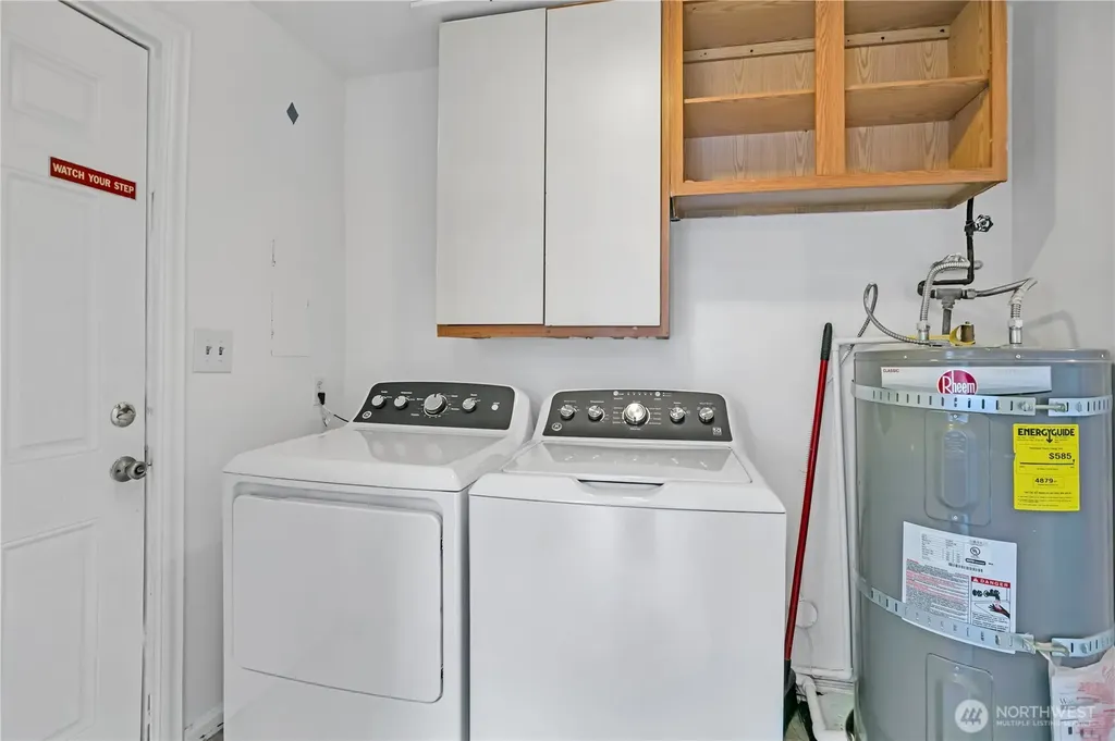 10041 15th Avenue SW Seattle WA 98146