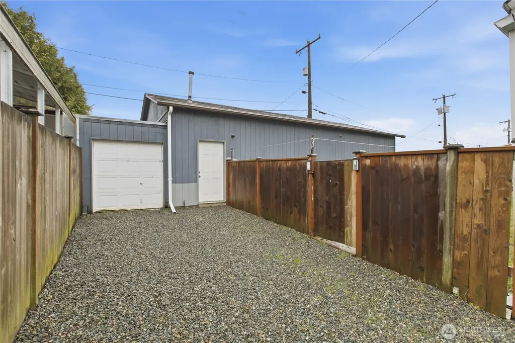 10041 15th Avenue SW Seattle WA 98146