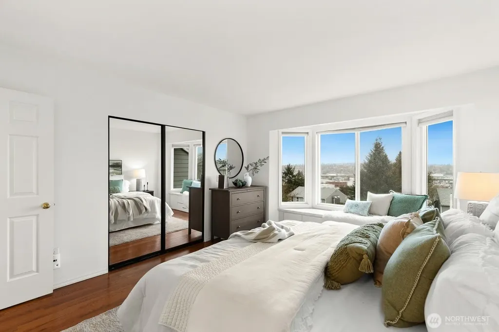 3835 25th Avenue W Seattle WA 98199