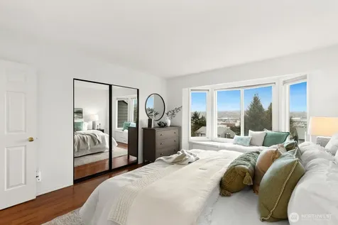 3835 25th Avenue W Seattle WA 98199