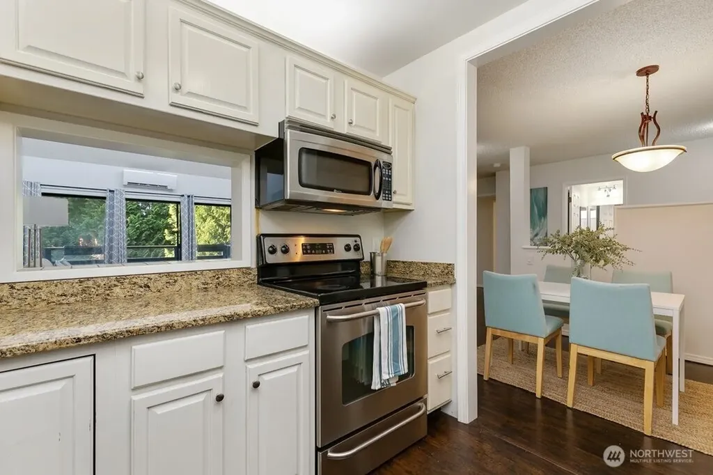 7930 SE 34th Street Mercer Island WA 98040