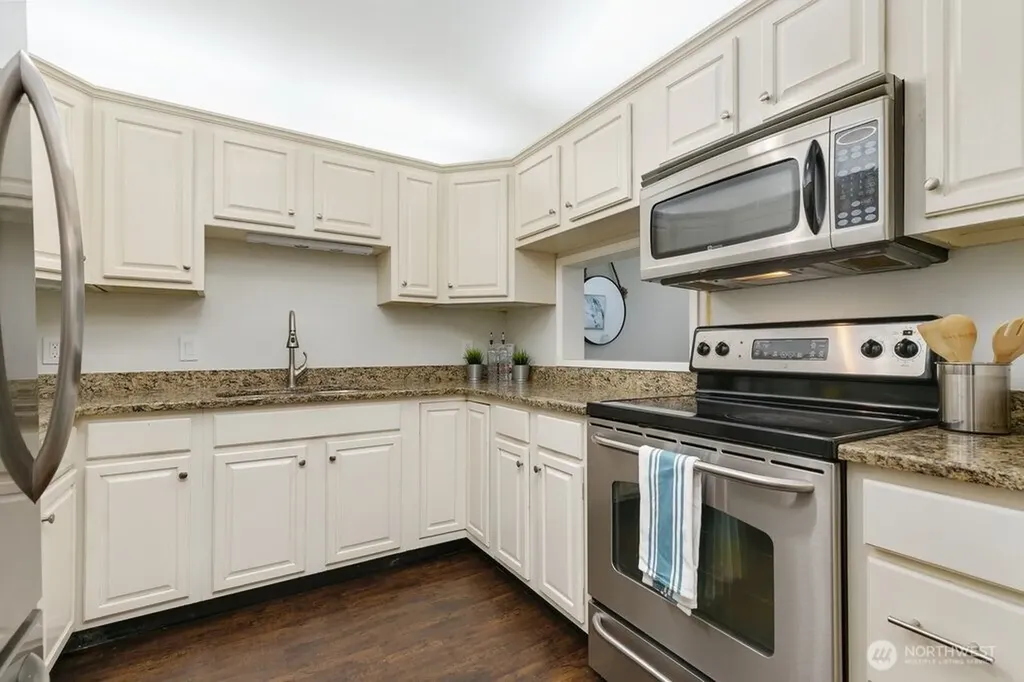 7930 SE 34th Street Mercer Island WA 98040