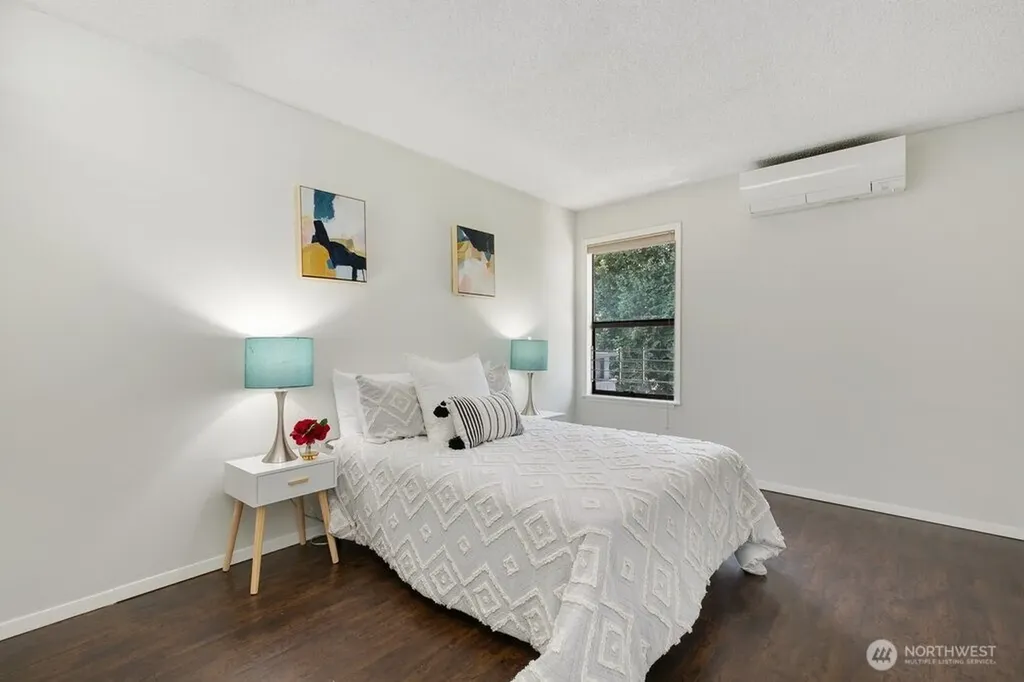 7930 SE 34th Street Mercer Island WA 98040