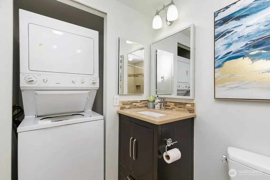 7930 SE 34th Street Mercer Island WA 98040