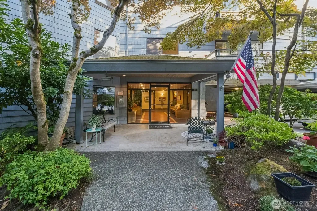 7930 SE 34th Street Mercer Island WA 98040