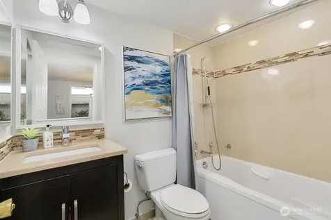 7930 SE 34th Street Mercer Island WA 98040