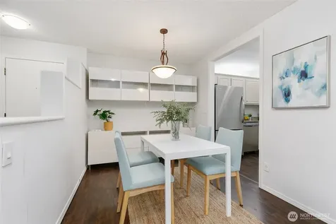 7930 SE 34th Street Mercer Island WA 98040