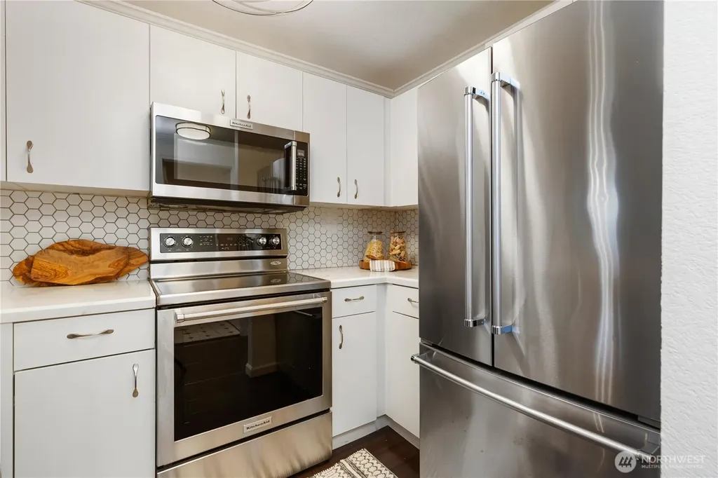 2244 13th Ave W Seattle WA 98119