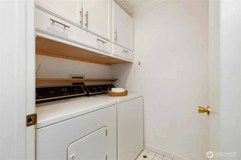 2244 13th Ave W Seattle WA 98119