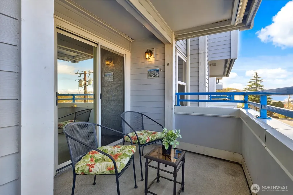 2244 13th Ave W Seattle WA 98119