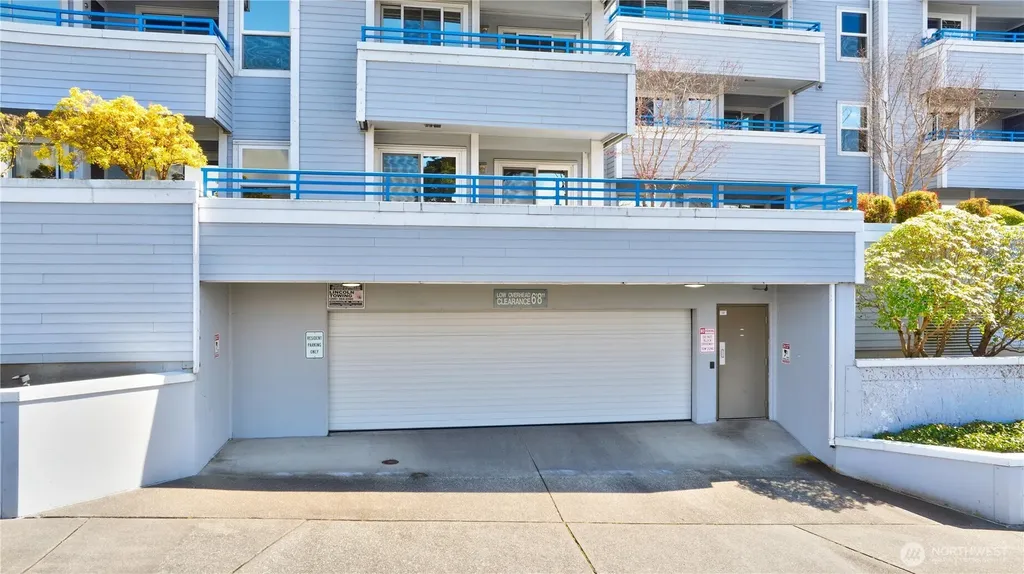 2244 13th Ave W Seattle WA 98119