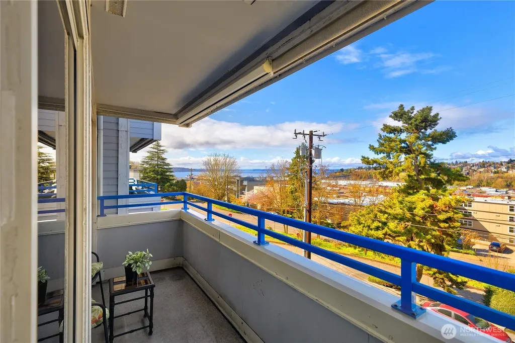 2244 13th Ave W Seattle WA 98119