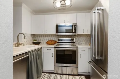 2244 13th Ave W Seattle WA 98119