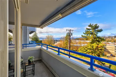 2244 13th Ave W Seattle WA 98119