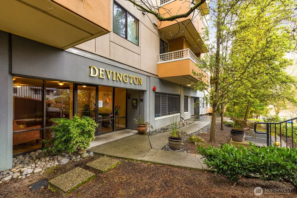 7600 SE 29th Street Mercer Island WA 98040