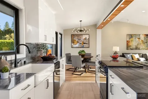 2032 123rd Avenue SE Bellevue WA 98005