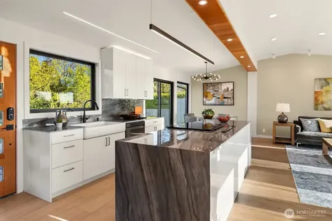 2032 123rd Avenue SE Bellevue WA 98005