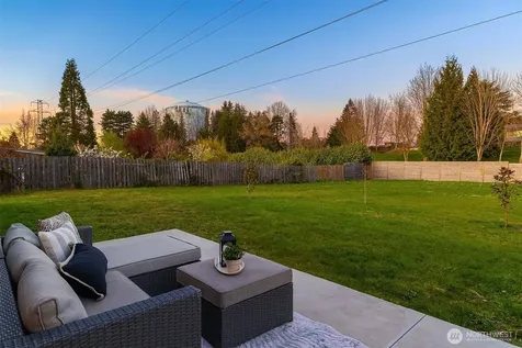 2032 123rd Avenue SE Bellevue WA 98005
