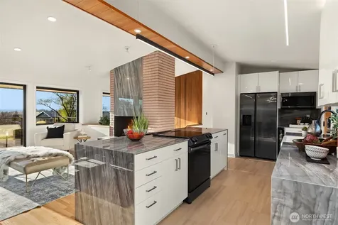 2032 123rd Avenue SE Bellevue WA 98005
