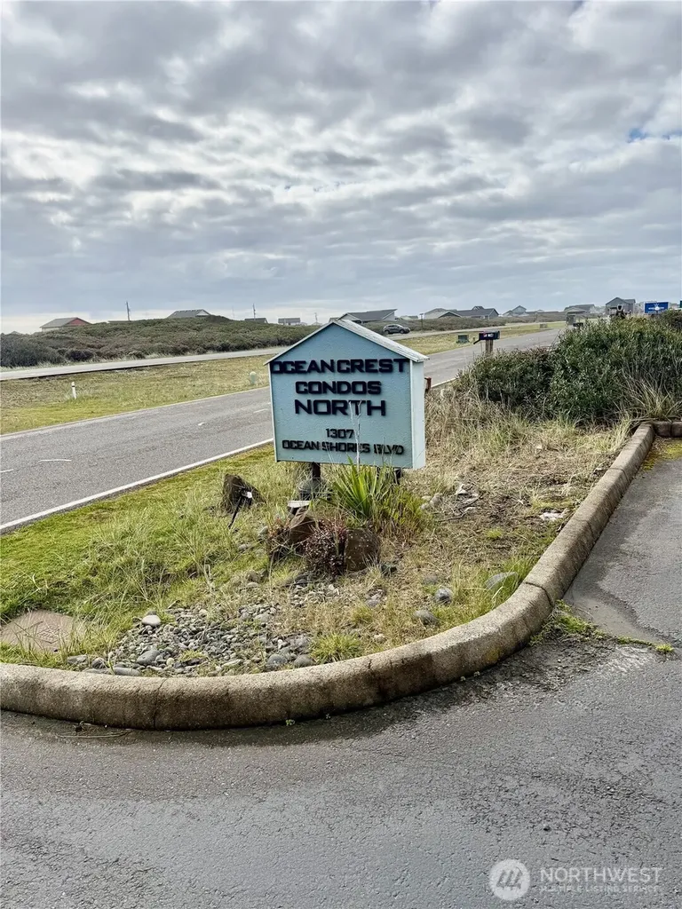 1307 Ocean Shores Blvd Boulevard SW Ocean Shores WA 98569