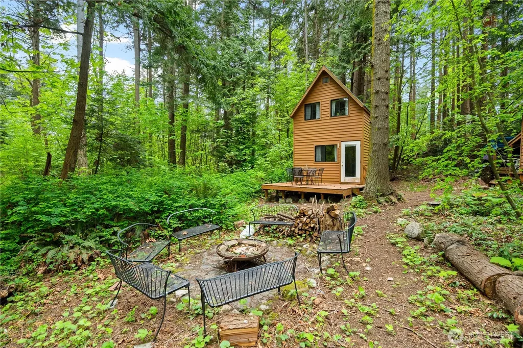 89 Eliza Island Bellingham WA 98226