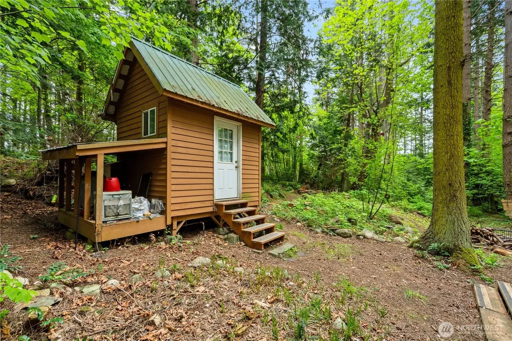 89 Eliza Island Bellingham WA 98226