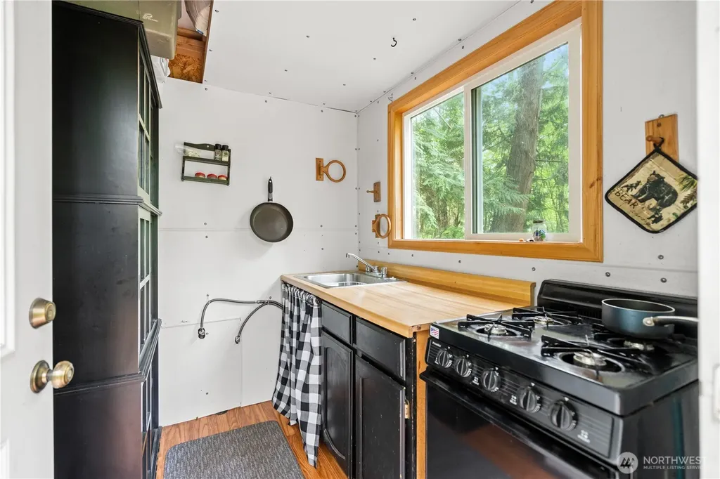 89 Eliza Island Bellingham WA 98226