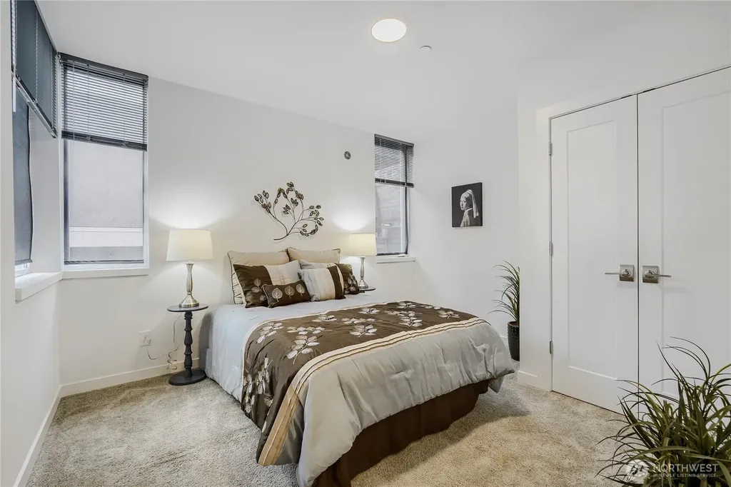 3070 SW Avalon Way Seattle WA 98126