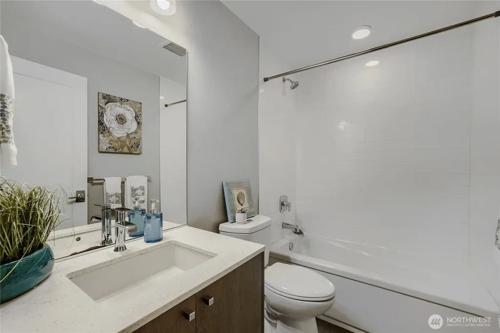 3070 SW Avalon Way Seattle WA 98126