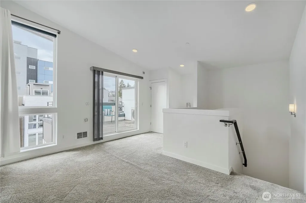3070 SW Avalon Way Seattle WA 98126