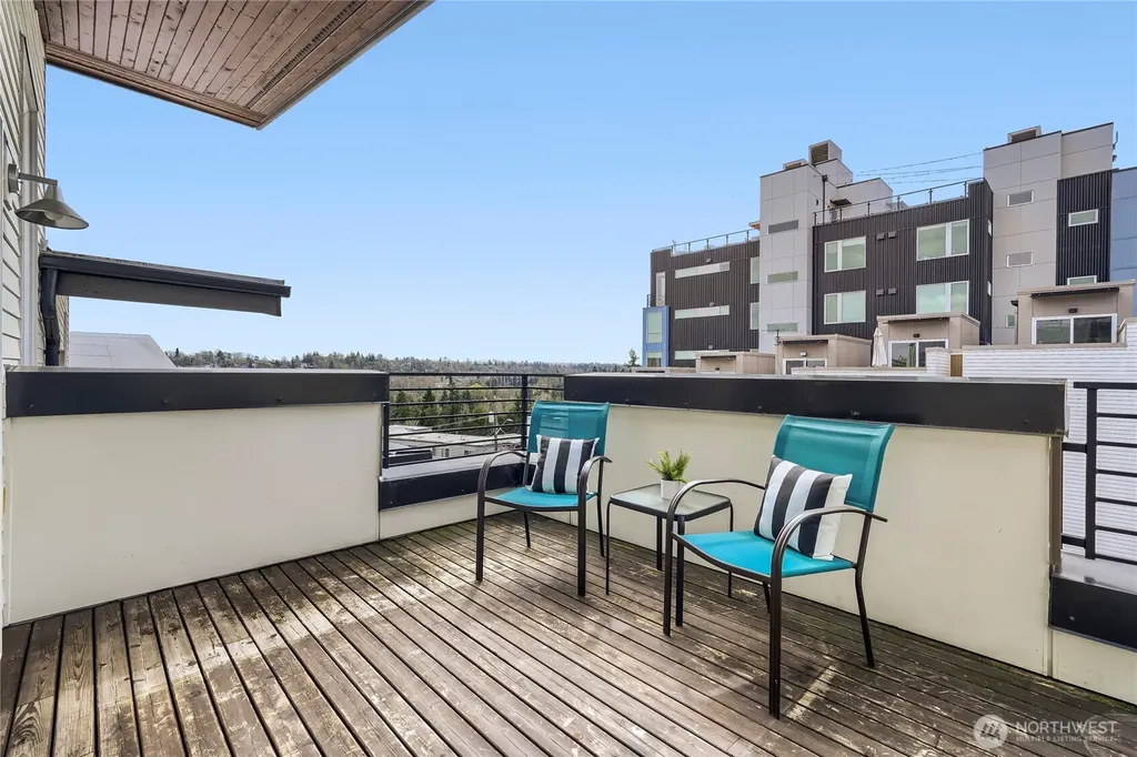 3070 SW Avalon Way Seattle WA 98126