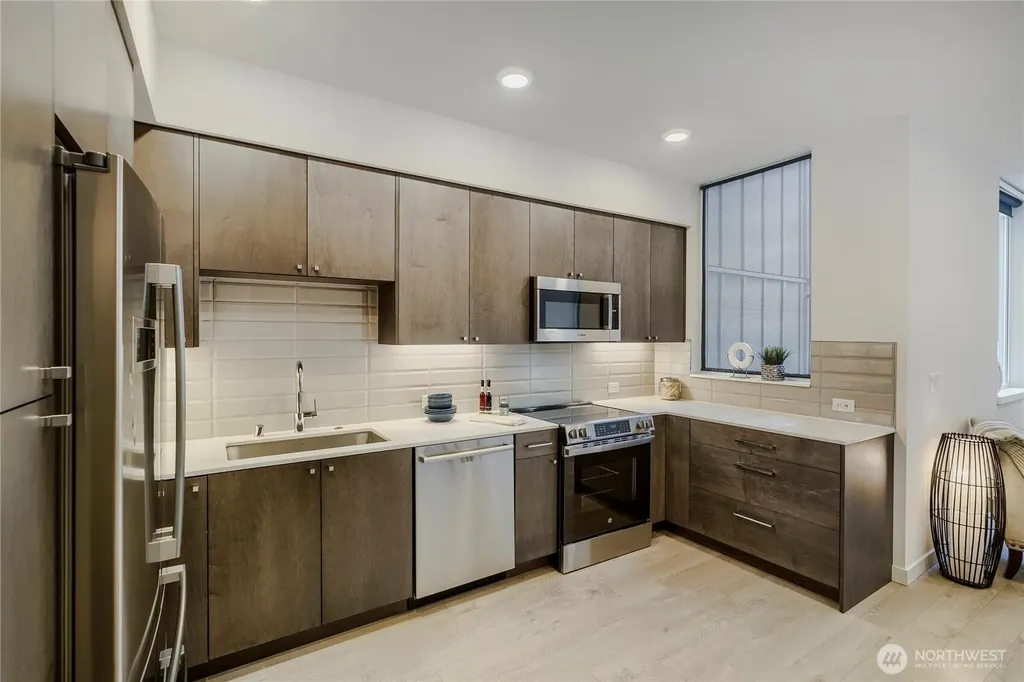 3070 SW Avalon Way Seattle WA 98126