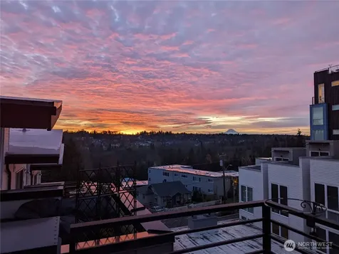 3070 SW Avalon Way Seattle WA 98126
