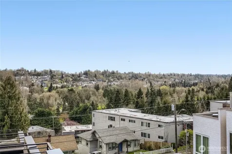 3070 SW Avalon Way Seattle WA 98126