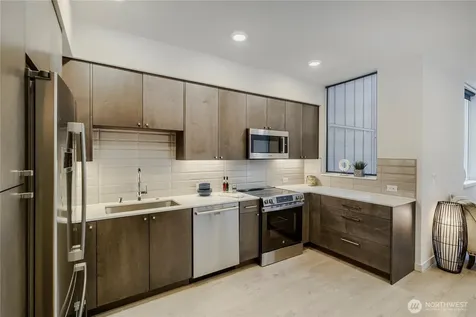 3070 SW Avalon Way Seattle WA 98126