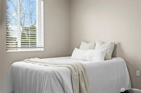10016 186th Place E Puyallup WA 98375