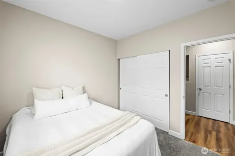 10016 186th Place E Puyallup WA 98375